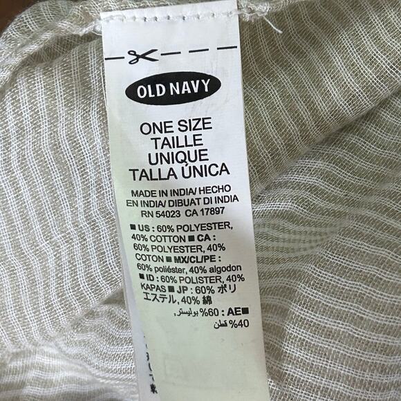 Old Navy Lightweight scarf in oatmeal and fringed edges - Picture 2 of 3